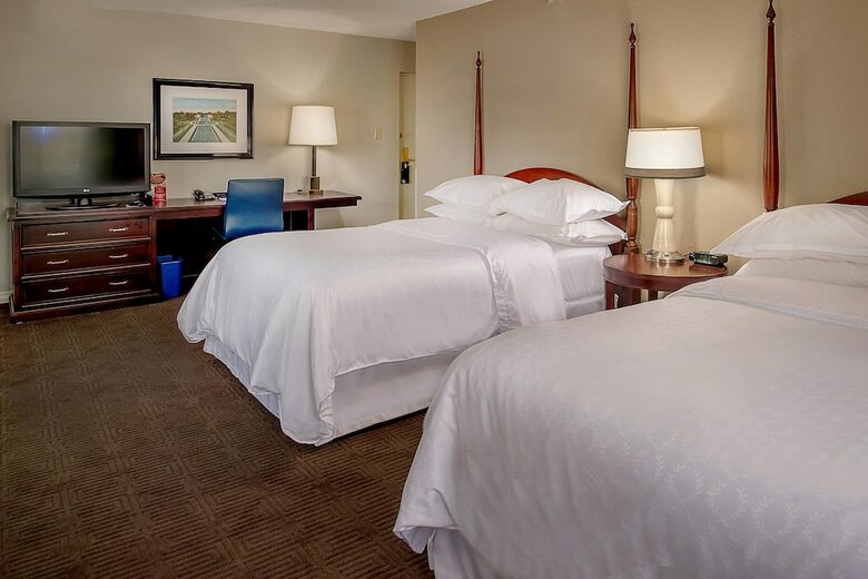 Sheraton Westport Chalet Hotel St. Louis