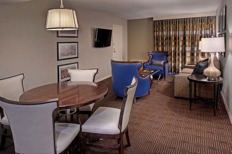 Sheraton Westport Chalet Hotel St. Louis