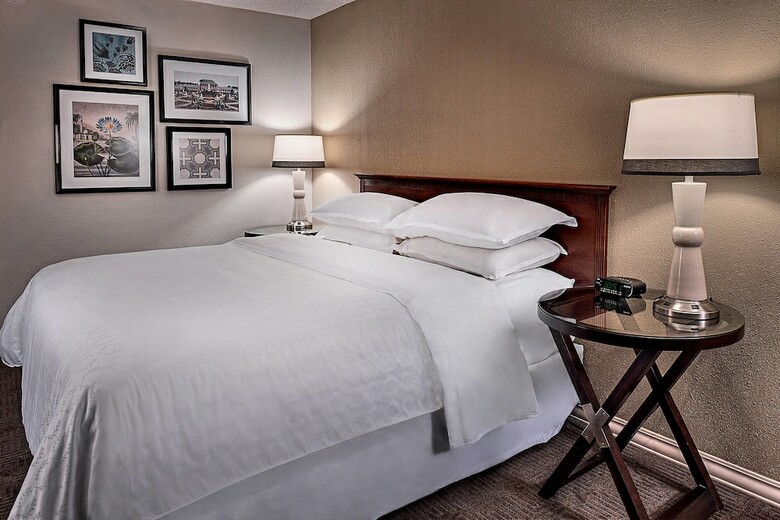 Sheraton Westport Chalet Hotel St. Louis