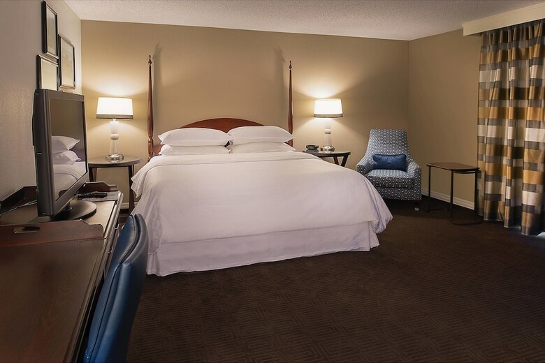 Sheraton Westport Chalet Hotel St. Louis