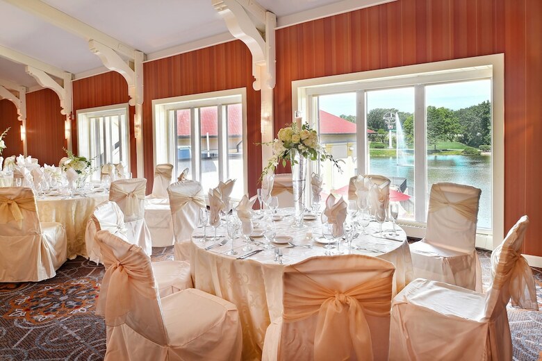 Sheraton Westport Chalet Hotel St. Louis