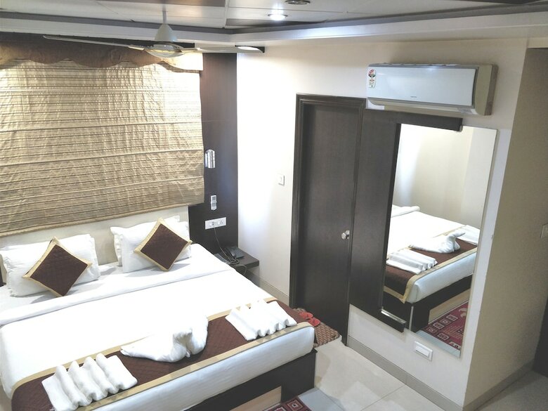 Hotel Jinendra Palace