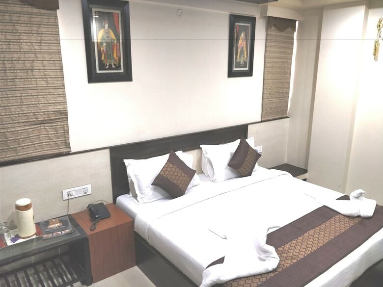 Hotel Jinendra Palace