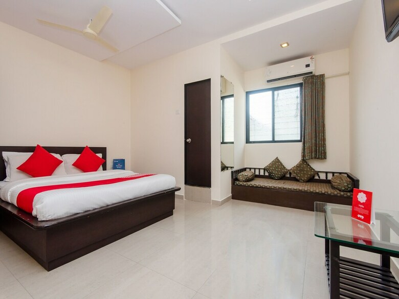 Hotel Oyo 11890 Farmhouse Residency