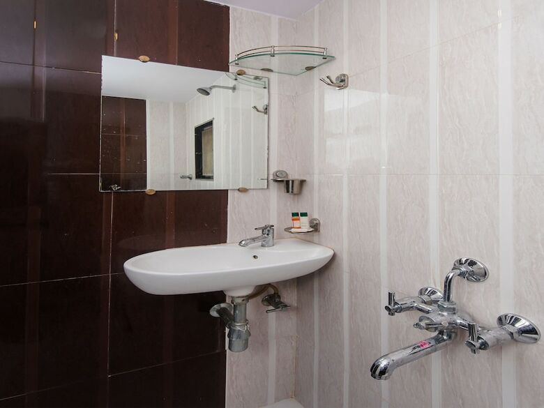 Hotel Oyo 11890 Farmhouse Residency
