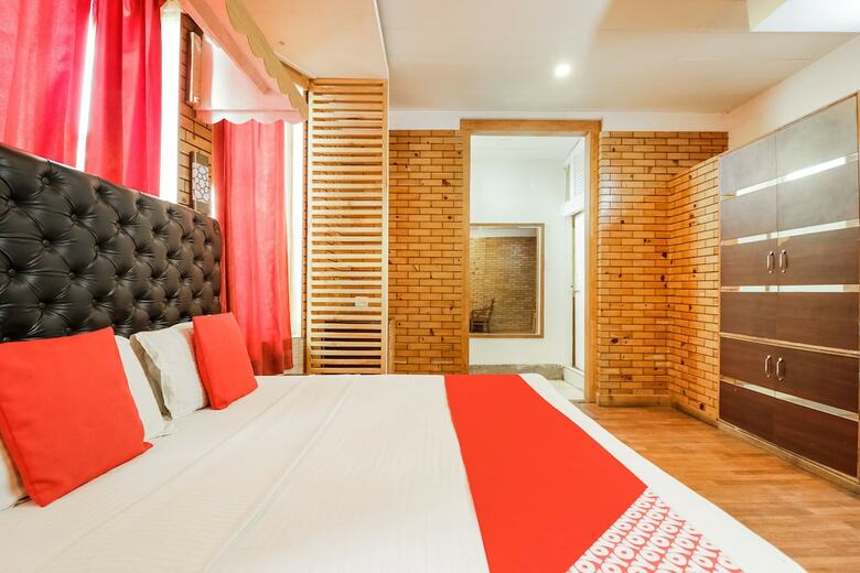Hotel Oyo 3360 Near Victory Tunnel