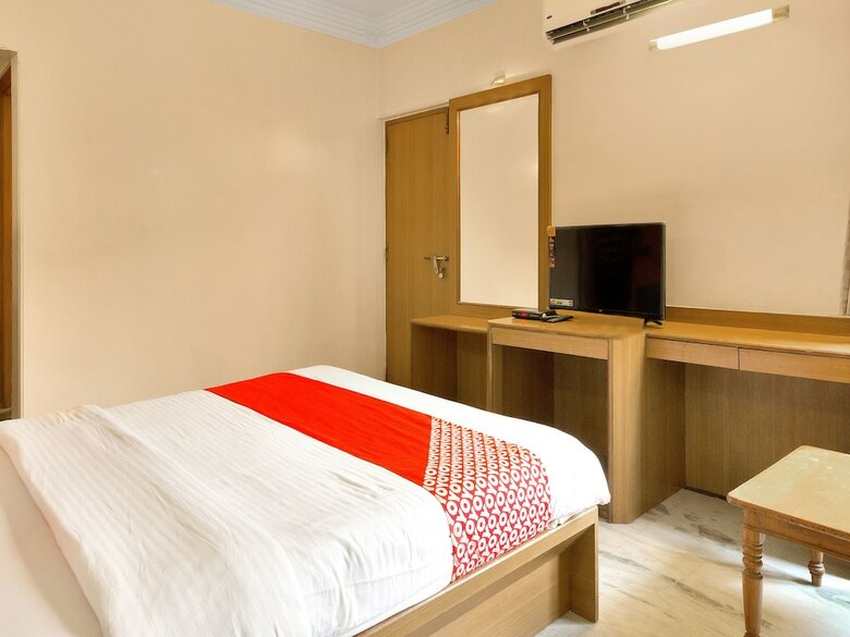 Oyo 12020 Hotel Ratna Regency