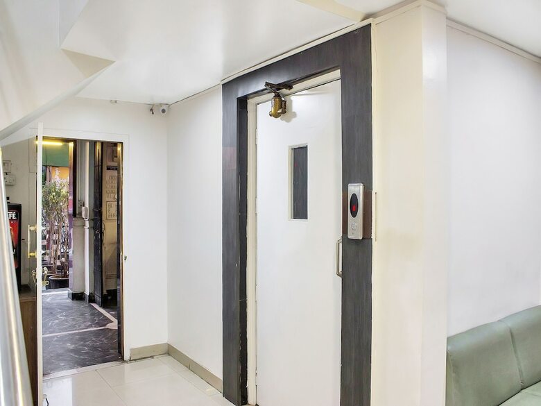Oyo 10678 Hotel Nandanvan