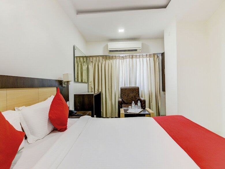 Oyo 6383 Hotel Leela Grand Inn