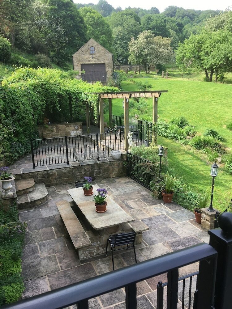 Otley Chevin B&B With Dining