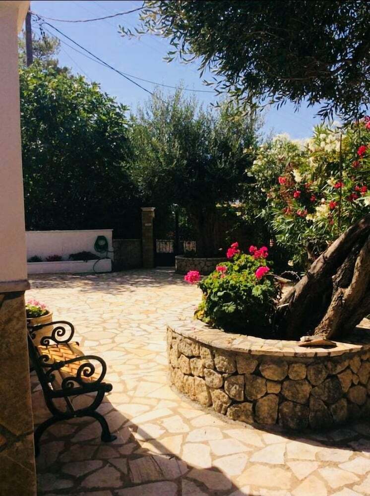 Villa Ampelaki (30 Meters To The Beach)