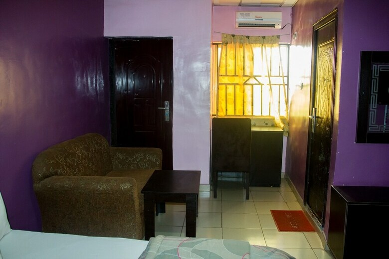 Masbat De-kings Hotel