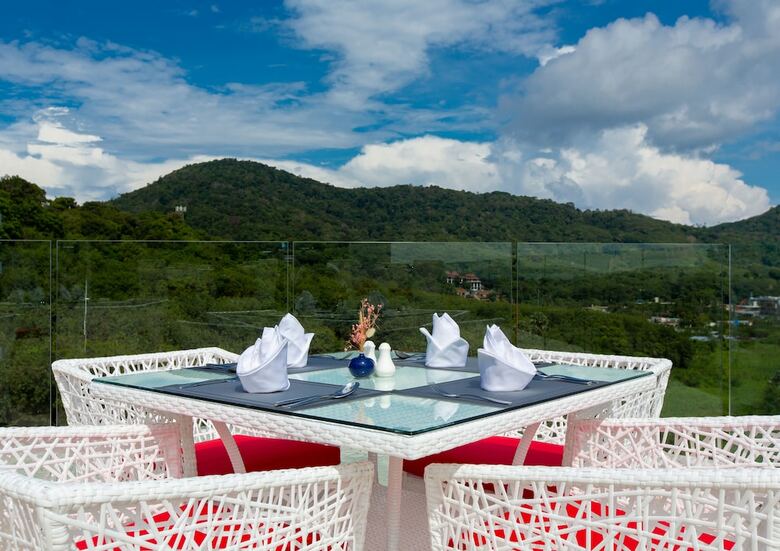 Villa Utopia Naiharn