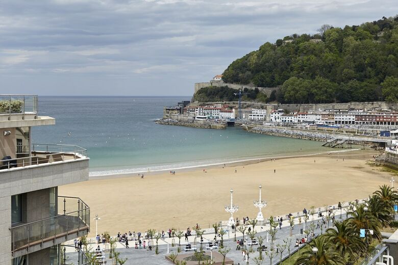 Playa De La Concha 7 Apartment By Feelfree Rentals