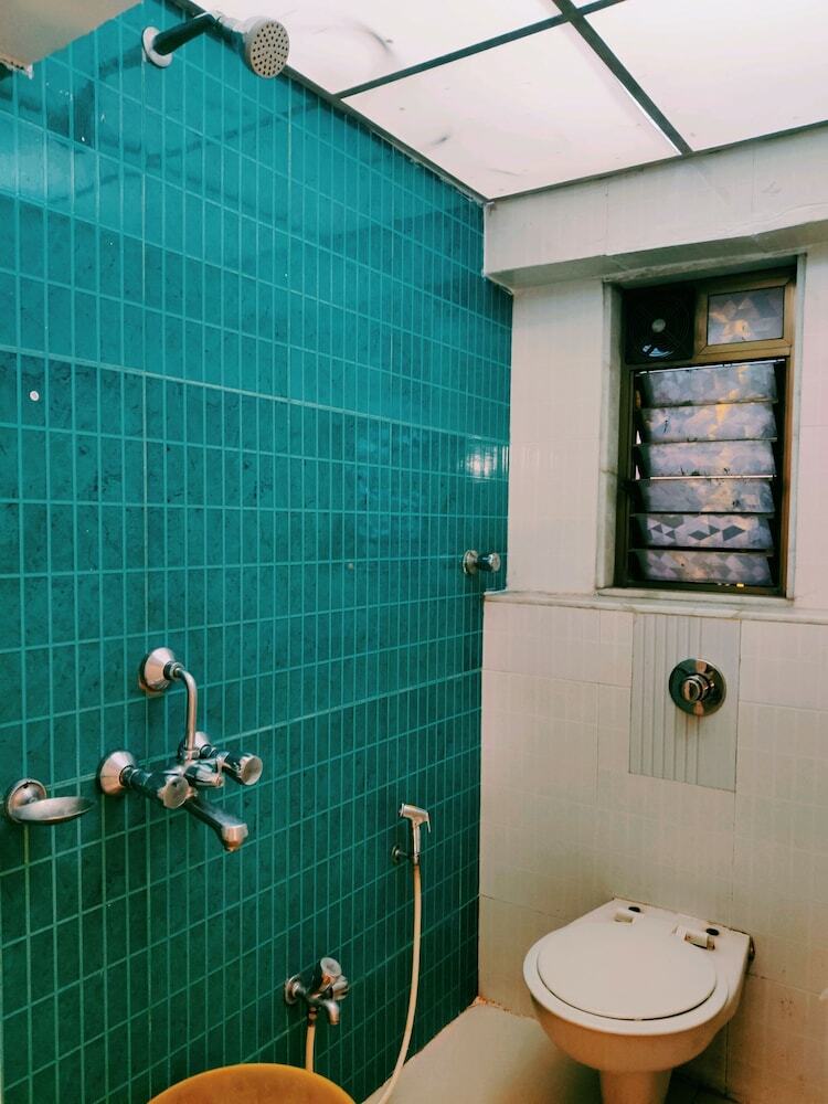 Hotel Vashi Inn