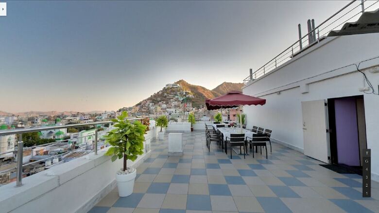 Hotel Madni Royale