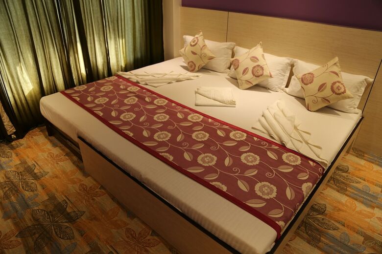 Hotel Madni Royale
