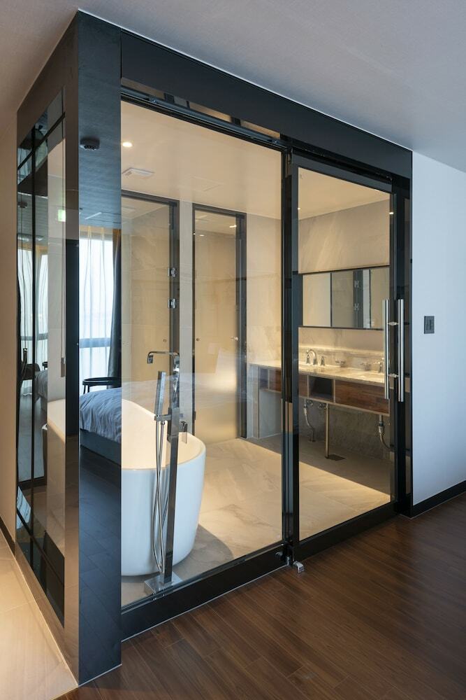 Hotel Sinho Brown-dot
