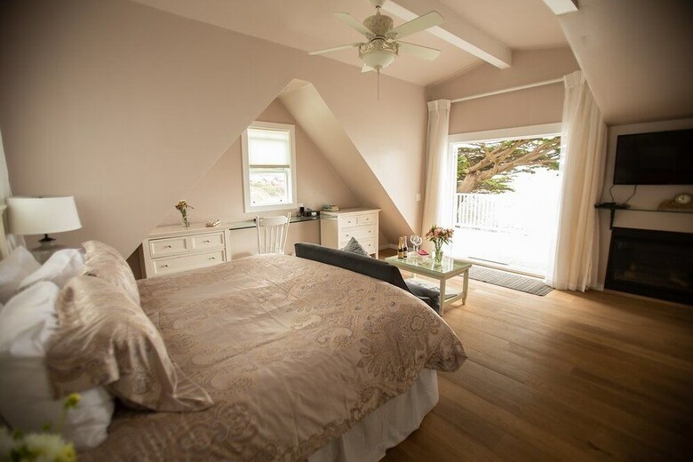 Bed & Breakfast Agate Cove Inn
