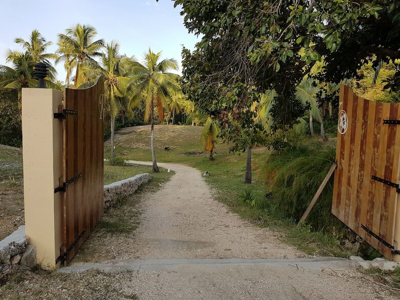 Hotel Kalachuchi Beach Resort