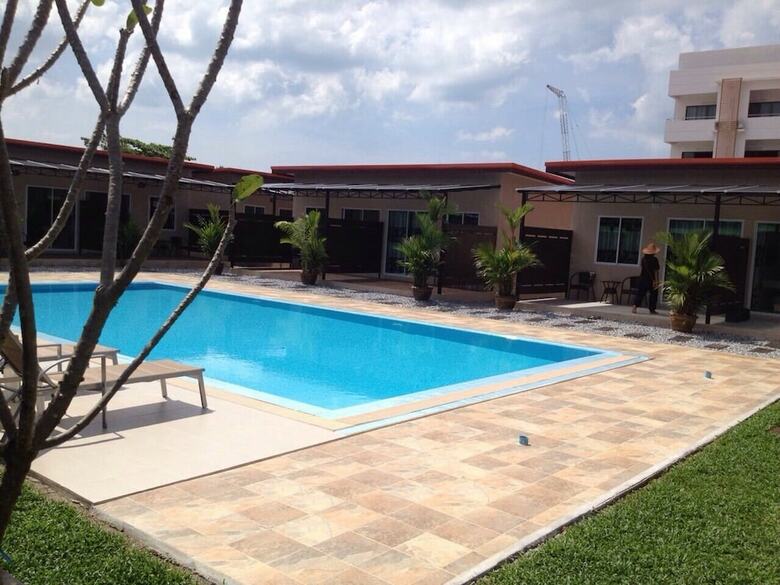 Hotel Maple Tree Resort