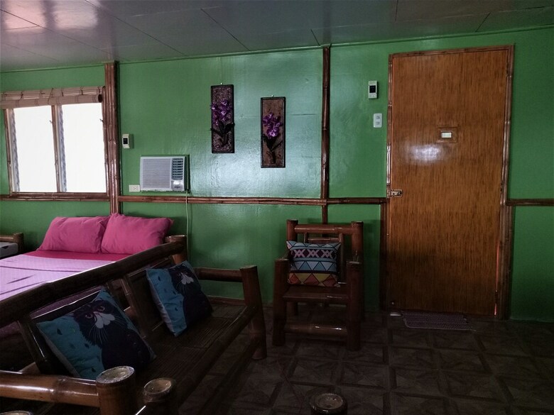 Hotel Smallfry's Beach Resort