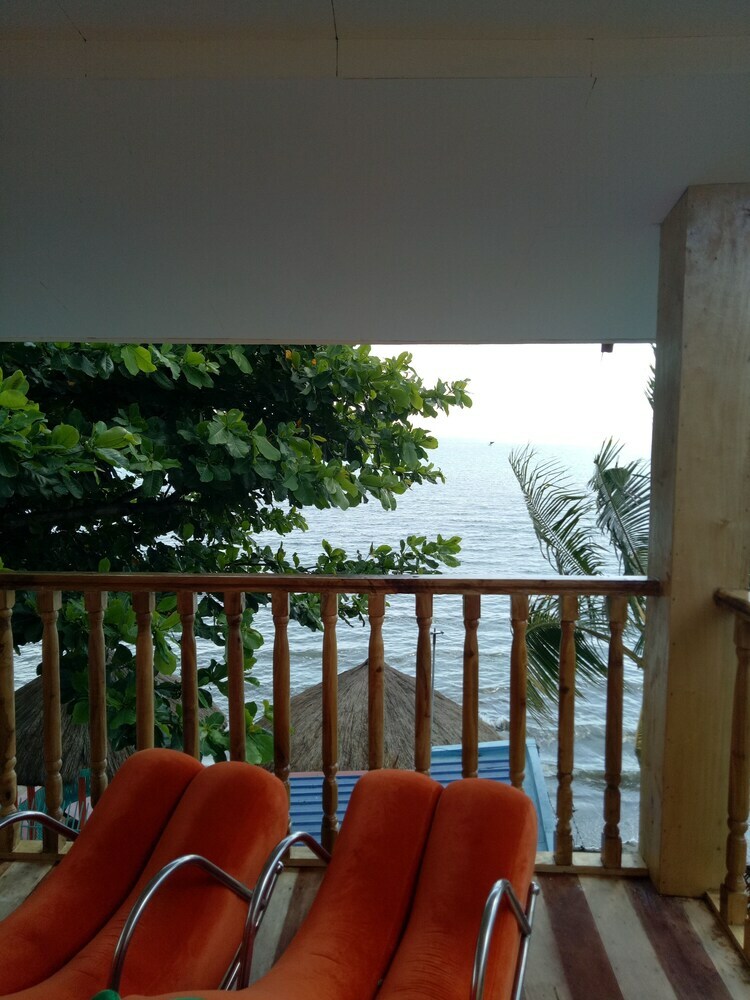 Hotel Smallfry's Beach Resort