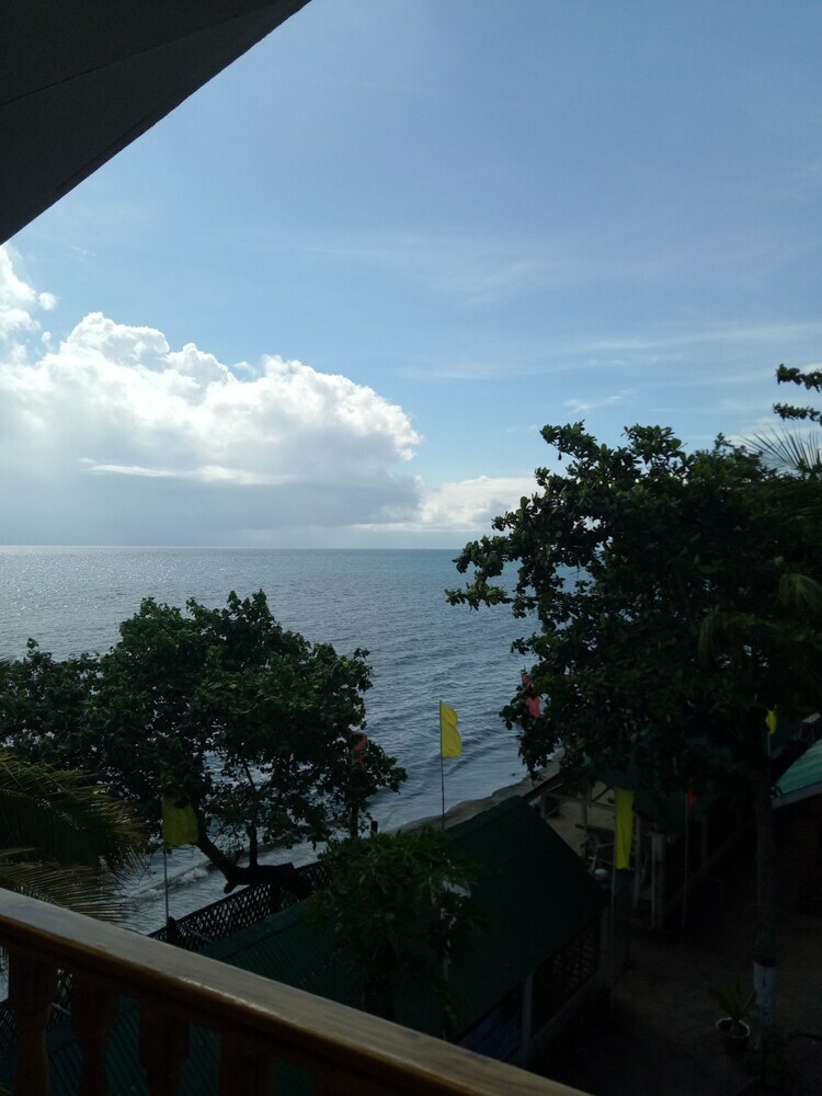 Hotel Smallfry's Beach Resort