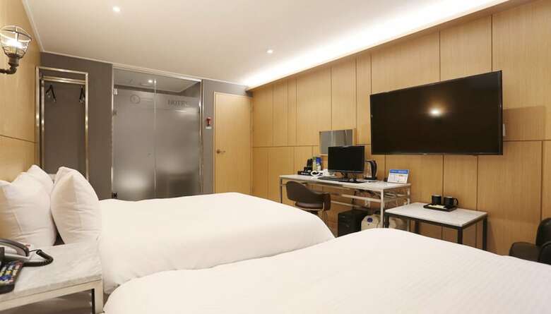 Louis Hotel
