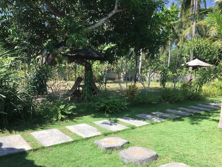 Bed & Breakfast Coconut Village Guest House