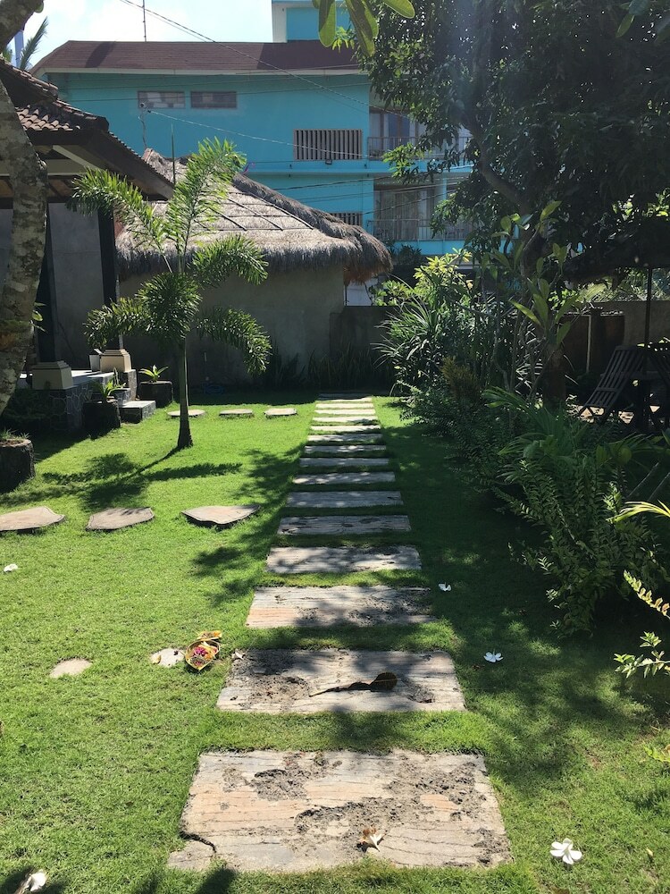 Bed & Breakfast Coconut Village Guest House