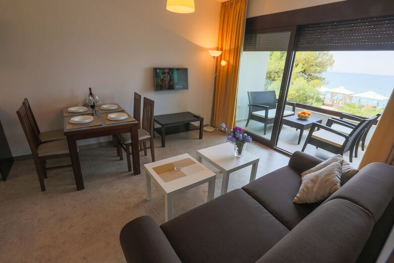 Aparthotel Apart-hotel Kuce Lekovica Restaurant & Beach