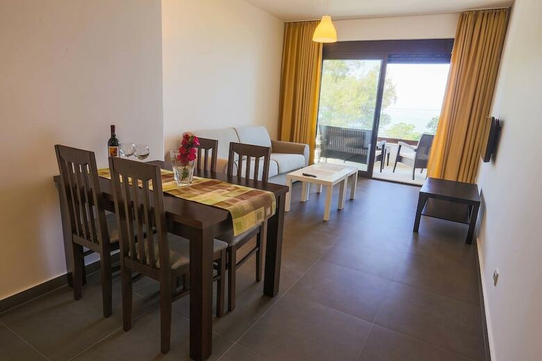 Aparthotel Apart-hotel Kuce Lekovica Restaurant & Beach