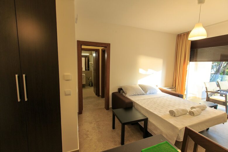 Aparthotel Apart-hotel Kuce Lekovica Restaurant & Beach