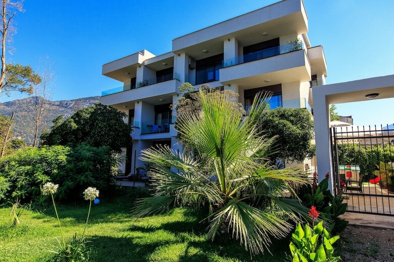 Aparthotel Apart-hotel Kuce Lekovica Restaurant & Beach