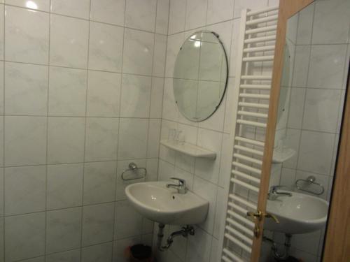 Hostal Hotel Gasthof Pension Riebel