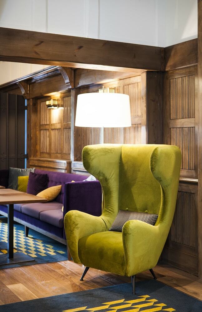 Le Manoir Hotel