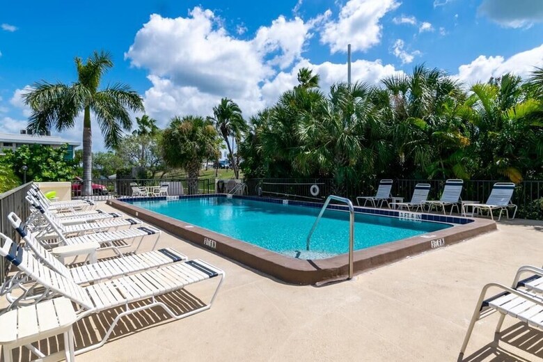 Bridgeport Condo 211