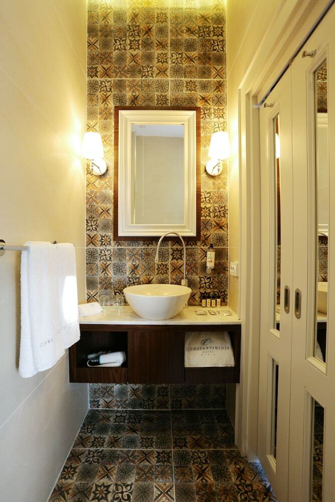 Fuga Hotel Constantinidis