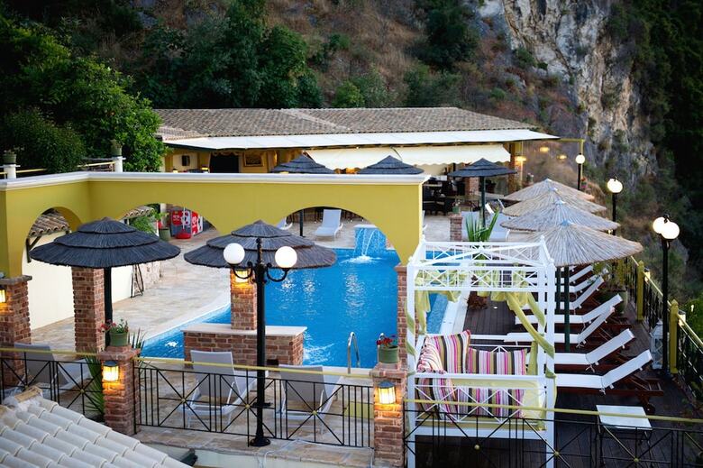 Aparthotel Kastro Maistro