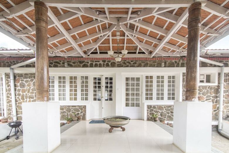 Hotel Guesthouser 1 Br Farmhouse C09a