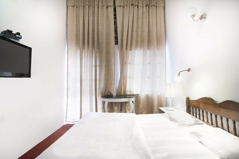 Hotel Guesthouser 1 Br Farmhouse C09a