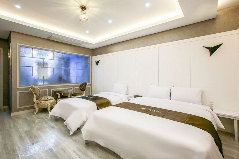 Cygnus Hotel