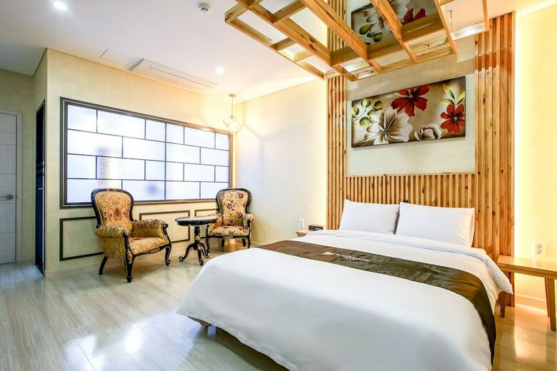 Cygnus Hotel