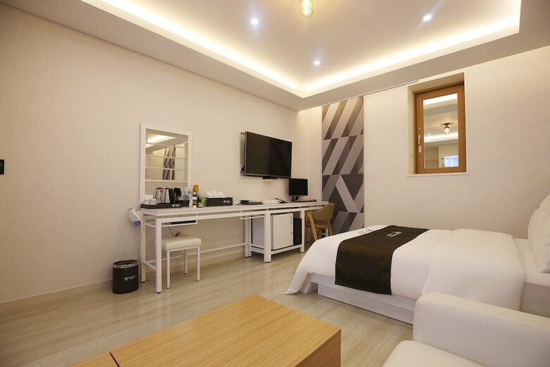 Cygnus Hotel