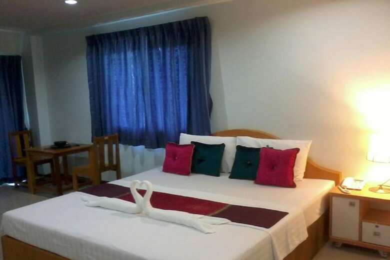 Hotel Raya Rawai Place