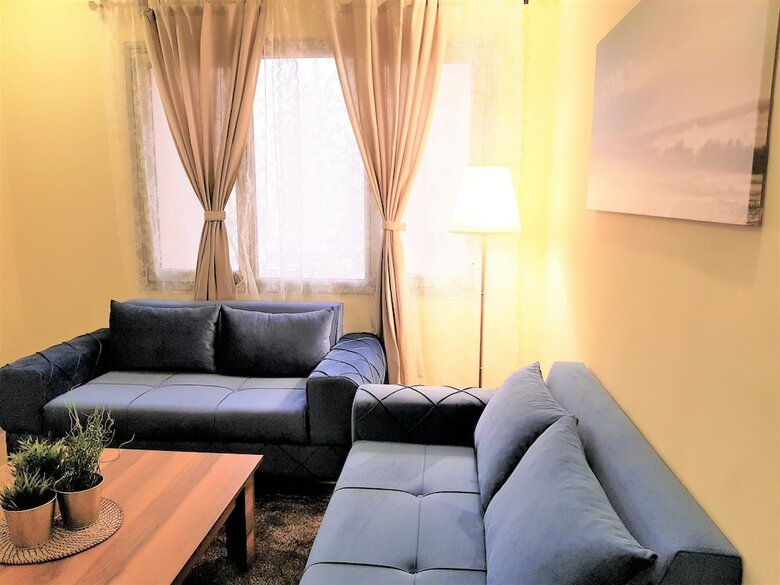 Cozy 2 Bedroom Apartment