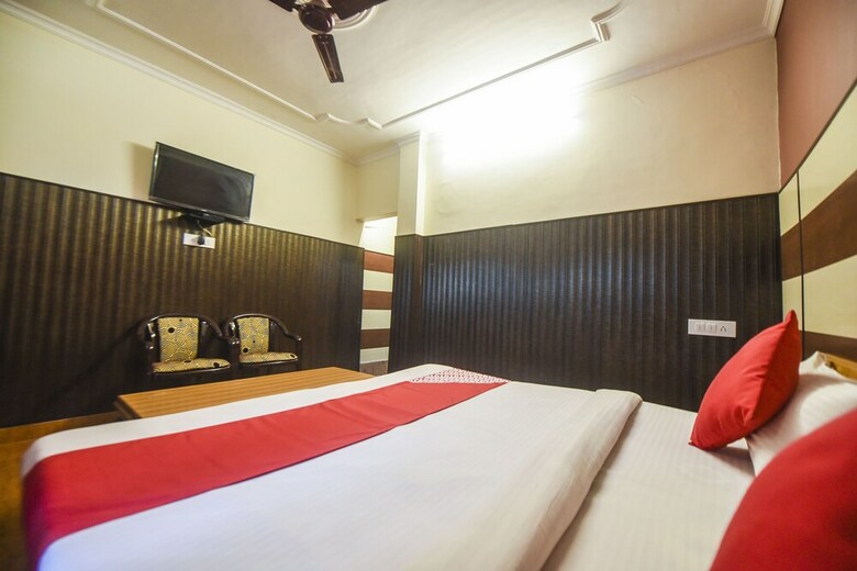 Hotel Oyo 12411 Woodside Guest House