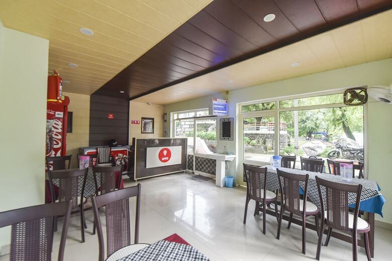Hotel Oyo 12411 Woodside Guest House