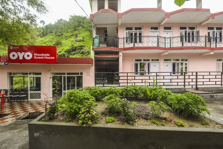 Hotel Oyo 12411 Woodside Guest House
